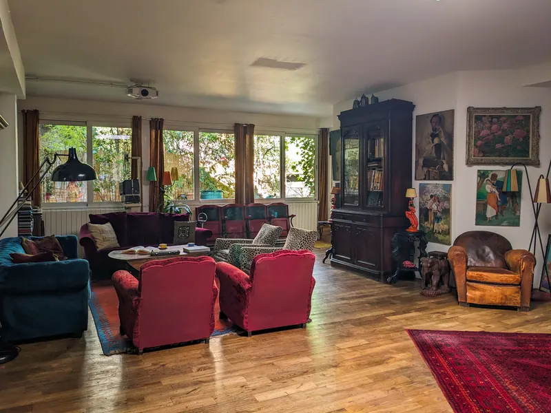 Séjour de 56 m² ouvert sur le jardin, lumière du jour
